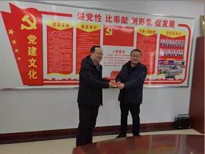 敦煌種業(yè)領(lǐng)導(dǎo)看望慰問公司老干部、老黨員及困難黨員職工